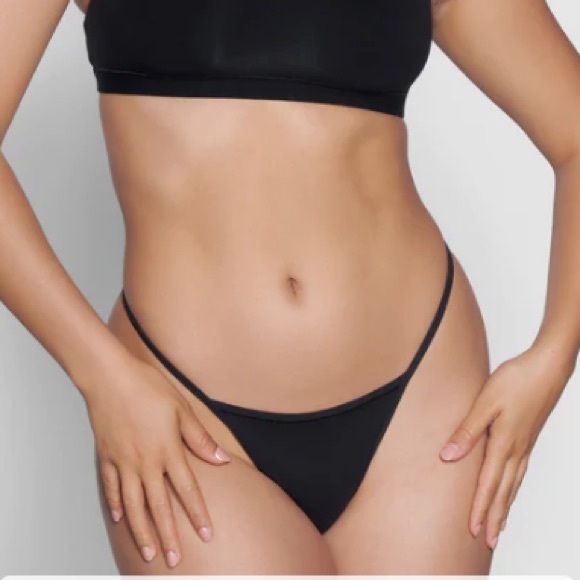 SKIMS FITS EVERYBODY T STRING and SEAMLESS PLUM BLACK SIZE 3X 2 pc bundle - Picture 6 of 16